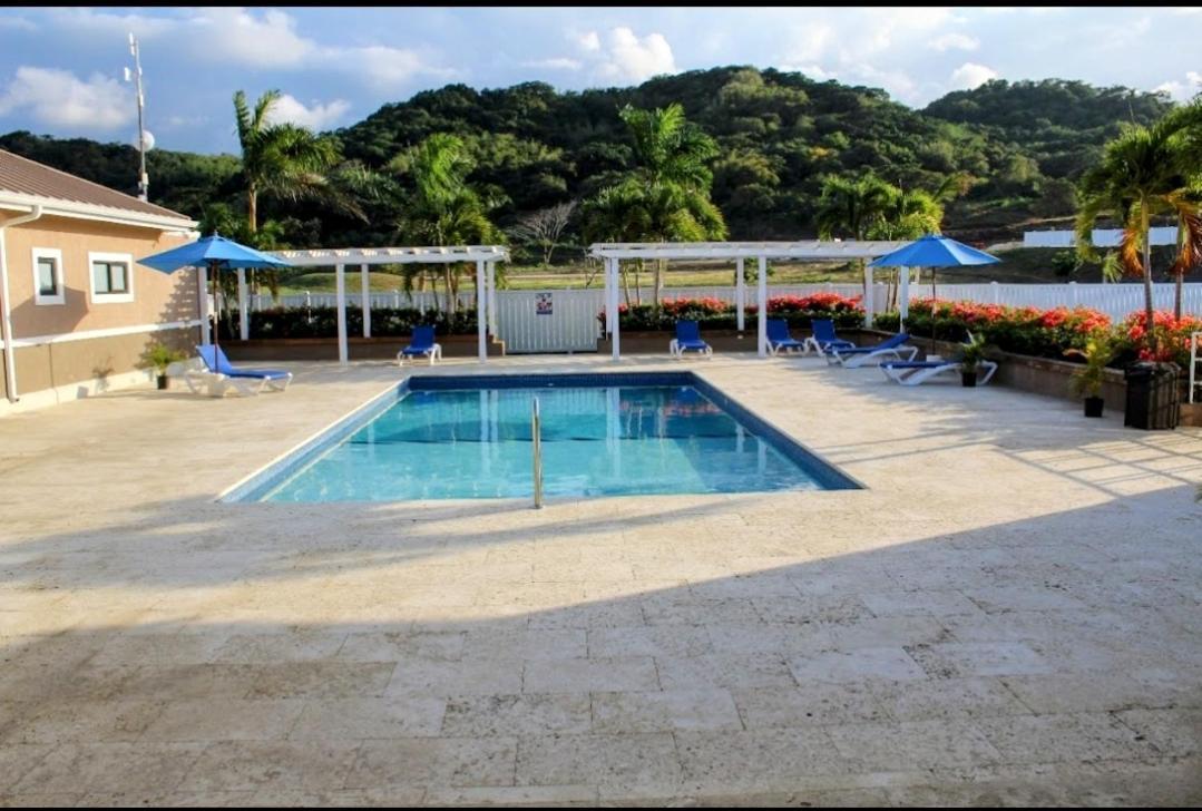 Paradise Oasis At Oceanpointe - Pool And Free Parking Lucea Ngoại thất bức ảnh